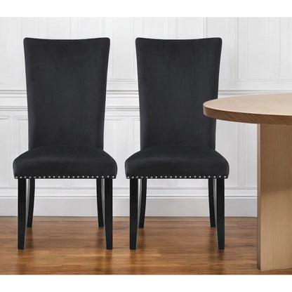Ensemble de deux chaises de salle à manger HomeRoots en velours noir capitonné - 51,4 cm x 103,6 cm x 68,6 cm