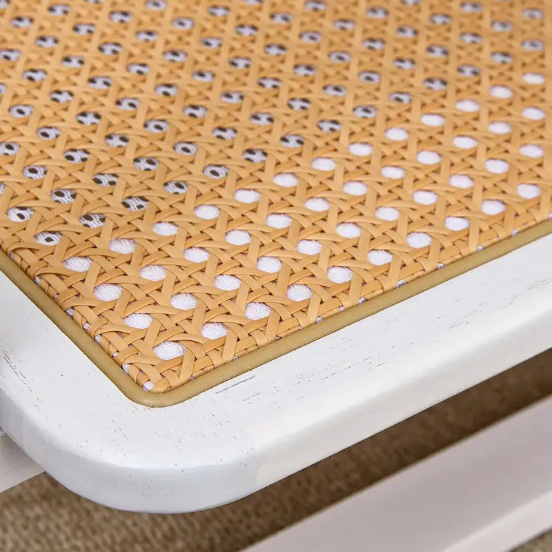 Table basse blanche à double plateau, table d'appoint rectangulaire en bois massif avec plateau en verre et imitation rotin, idéale pour le salon.