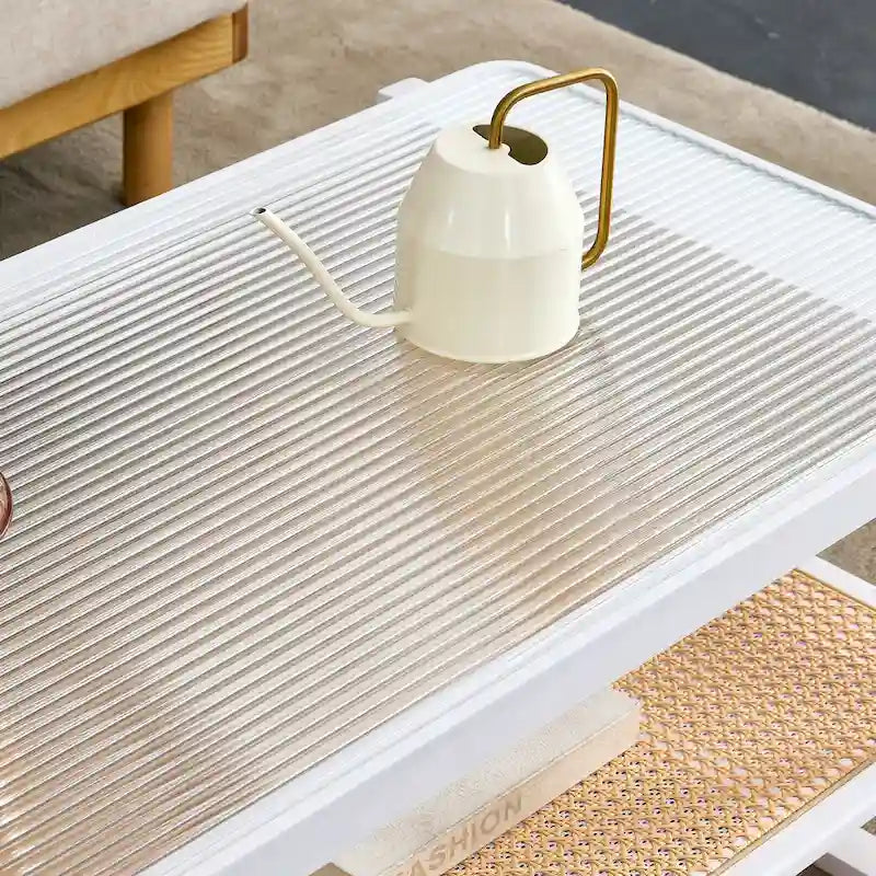 Table basse blanche à double plateau, table d'appoint rectangulaire en bois massif avec plateau en verre et imitation rotin, idéale pour le salon.