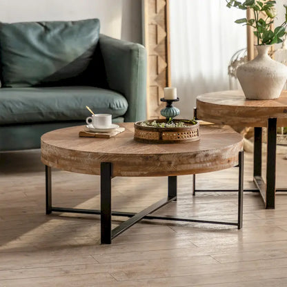 Table basse ronde moderne rétro avec plateau en bois de sapin et piètement croisé noir, idéale pour le salon.