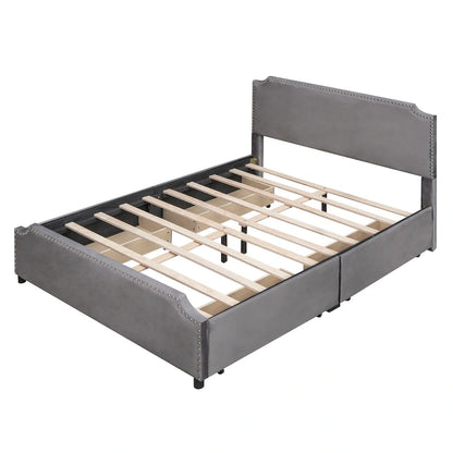 Lit plateforme capitonné avec tête et pied de lit à clous décoratifs et 4 tiroirs. Sommier non nécessaire. Revêtement en velours.
