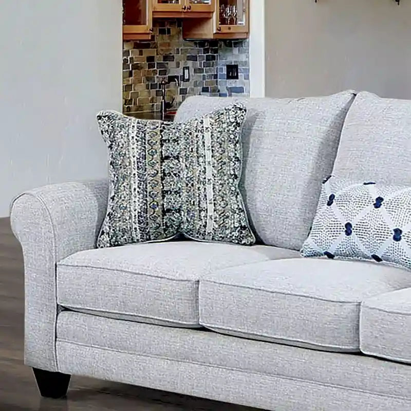 Canapé Nolinas de style transitionnel, recouvert de tissu gris, avec accoudoirs arrondis, par Furniture of America