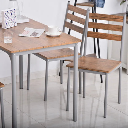 Ensemble de salle à manger moderne HOMCOM 5 pièces en bois : 1 table et 4 chaises avec pieds en métal.