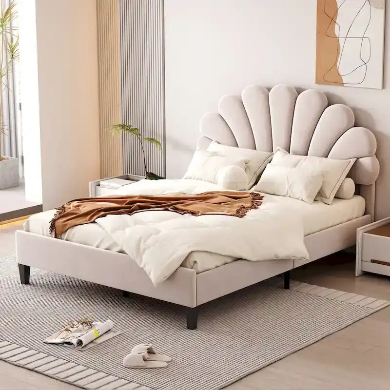 Lit plateforme capitonné avec tête de lit en velours à motif floral