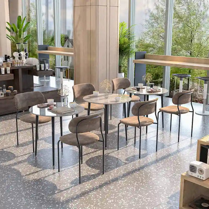 Table de salle à manger ronde avec plateau en marbre et pieds en métal, idéale pour la salle à manger ou la cuisine.