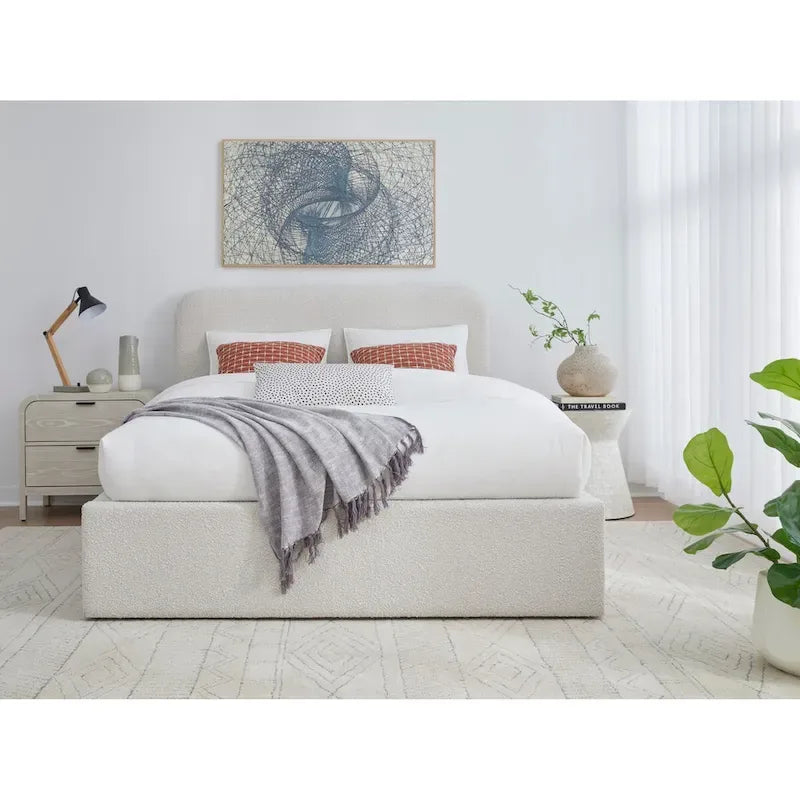 Lit plateforme capitonné blanc cassé en tissu ricotta bouclé