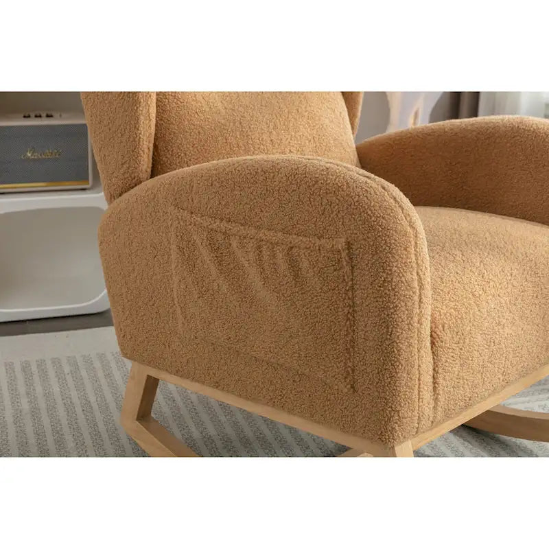 Fauteuil à bascule en tissu Teddy avec pieds en bois pour salon