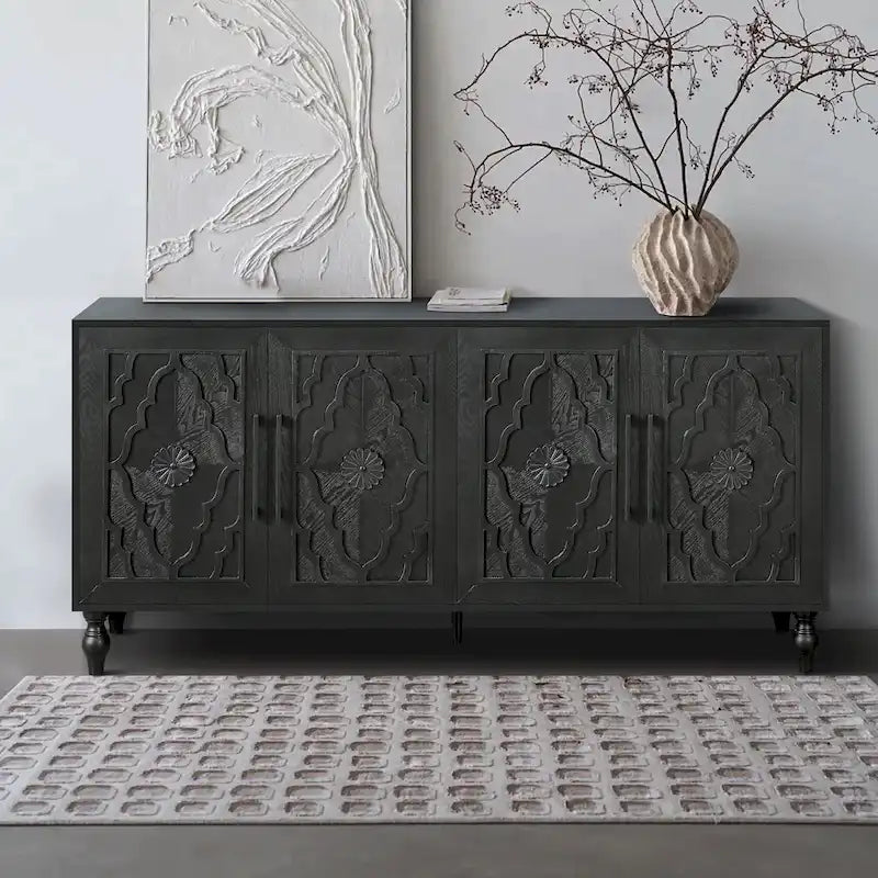 Grand meuble de rangement avec porte à motif floral sculpté et poignée en métal