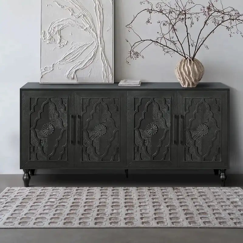 Grand meuble de rangement avec porte à motif floral sculpté et poignée en métal