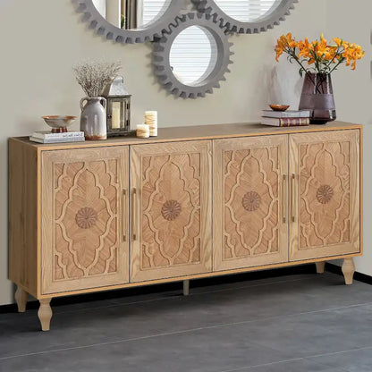 Grand meuble de rangement avec porte à motif floral sculpté et poignée en métal