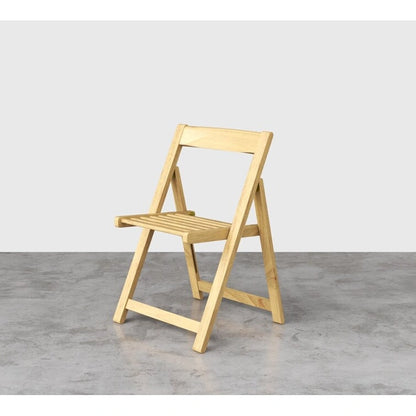 Ensemble de 2 chaises d'extérieur Stateside en bois résistant aux intempéries, pliables et compactes.